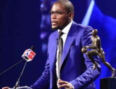 AYX-杜兰特回归赛场，爆冷首场状态亮眼，老鹰观众沸腾！的简单介绍