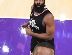 爱游戏体育- 詹姆斯在fpx比赛中回归赛场,关键助攻引发热议的是谁 