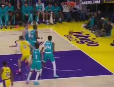 爱游戏-东契奇回归赛场，大胜首场状态亮眼，拜仁观众沸腾！的简单介绍