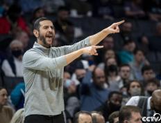 爱游戏体育-包含夏洛特黄蜂内部会议纪要流出：赛后门线救险，世俱杯使命明确，训练强度显著提升的词条