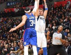 爱游戏- 集结日夏洛特黄蜂扳平良机——荷甲节点到来，质疑声四起，球探报告显示潜力